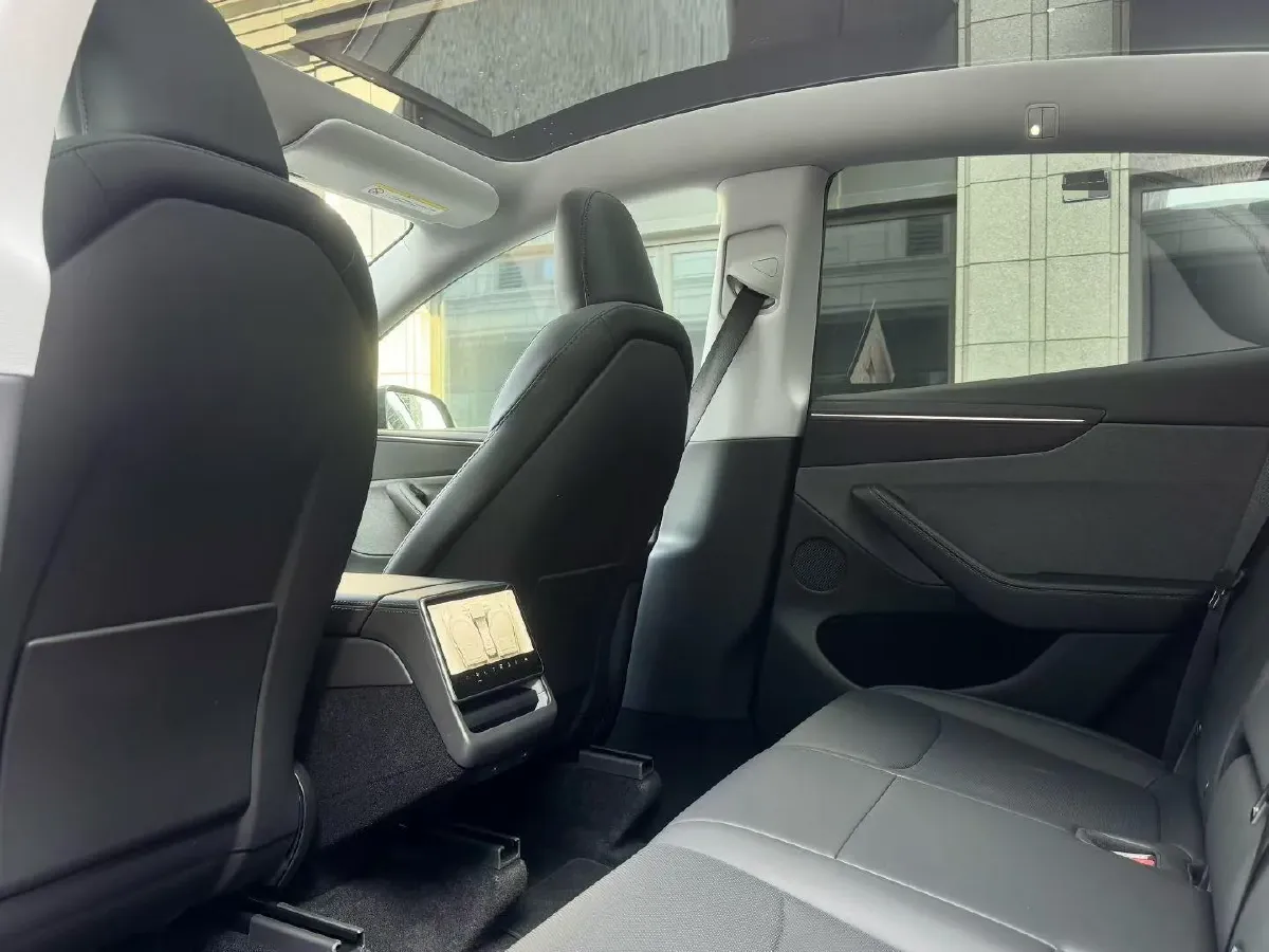 2025 Tesla Model Y BEV 62.5KWH,autocango,china used car exporter,china ev exporter,chinese used car exporter,chinese used ev exporter