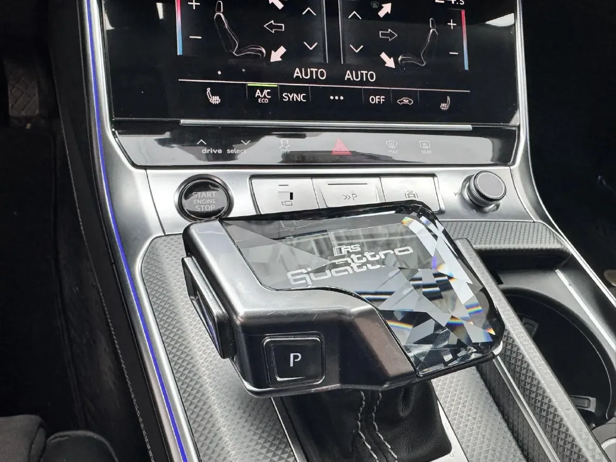 2024 Audi A7L 2.0T 245HP L4 7DCT,autocango,china used car exporter,china ev exporter,chinese used car exporter,chinese used ev exporter