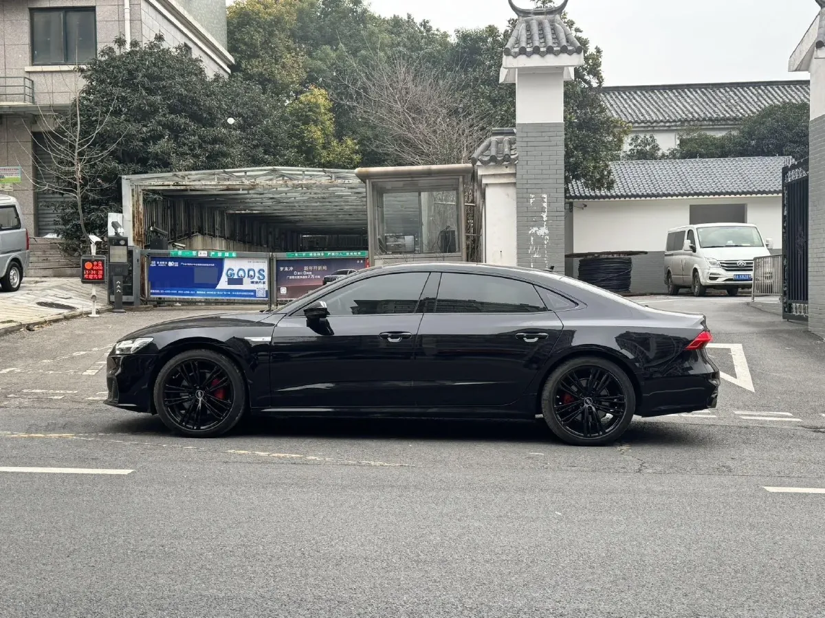 2024 Audi A7L 2.0T 245HP L4 7DCT,autocango,china used car exporter,china ev exporter,chinese used car exporter,chinese used ev exporter