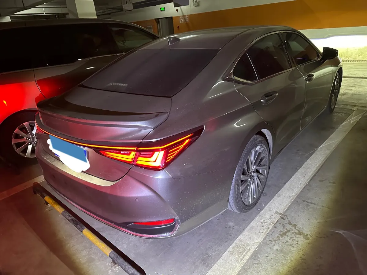 2022 Lexus ES 2.5L 178HP L4 E-CVT Hybrid,autocango,china used car exporter,china ev exporter,chinese used car exporter,chinese used ev exporter