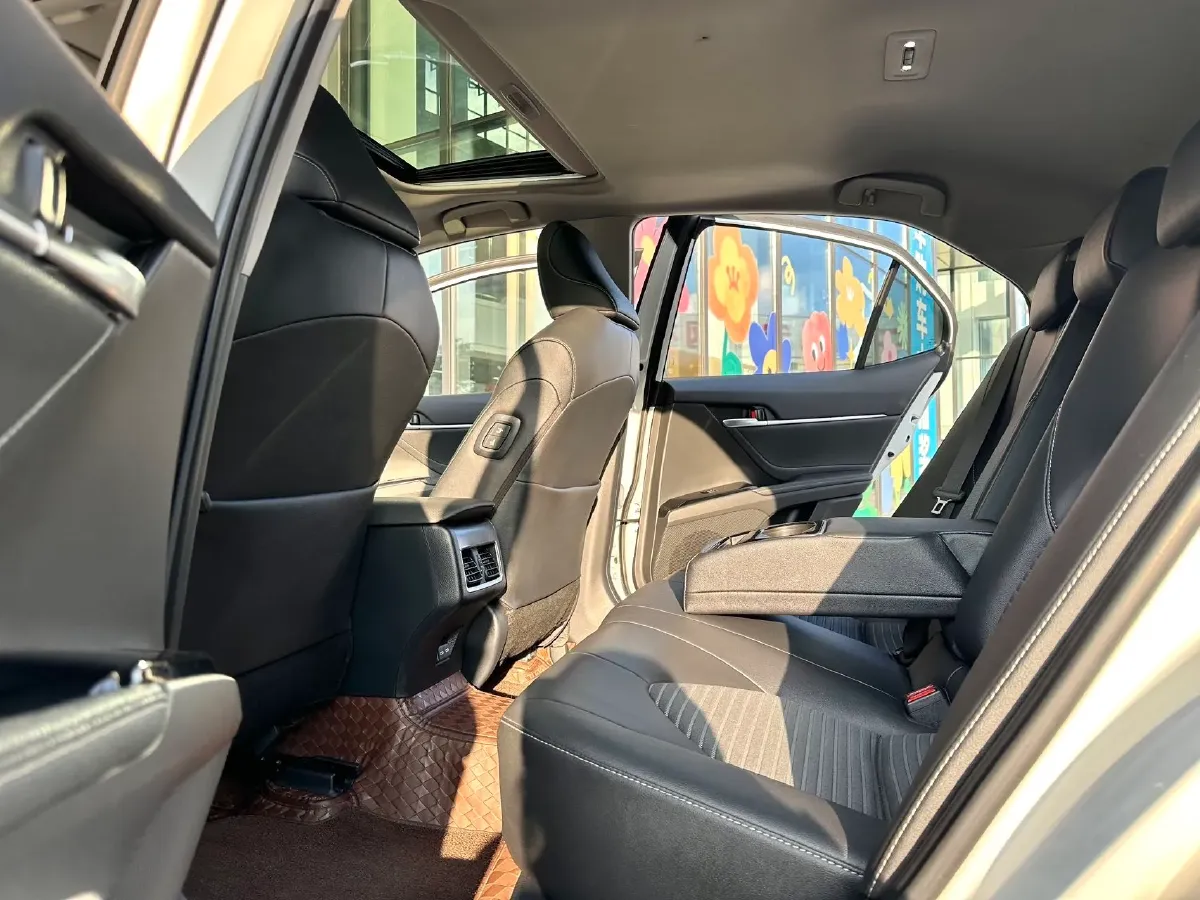 2022 Toyota Camry 2.5L 209HP L4 8AT,autocango,china used car exporter,china ev exporter,chinese used car exporter,chinese used ev exporter