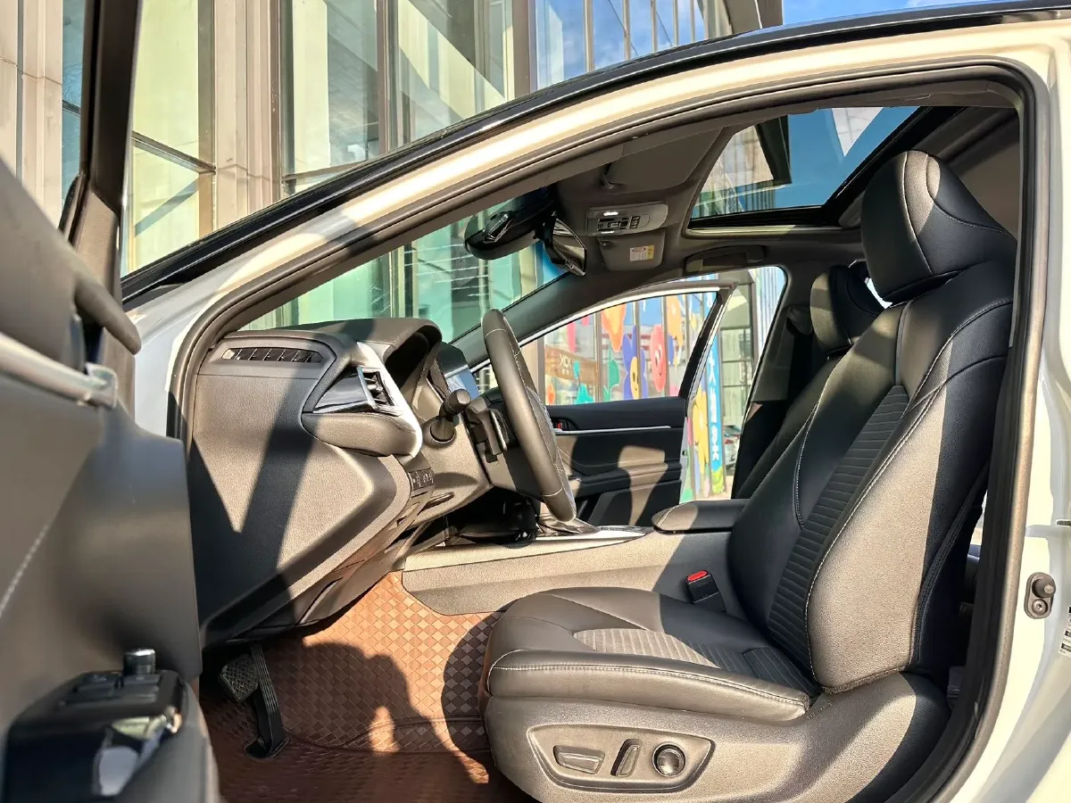 2022 Toyota Camry 2.5L 209HP L4 8AT,autocango,china used car exporter,china ev exporter,chinese used car exporter,chinese used ev exporter