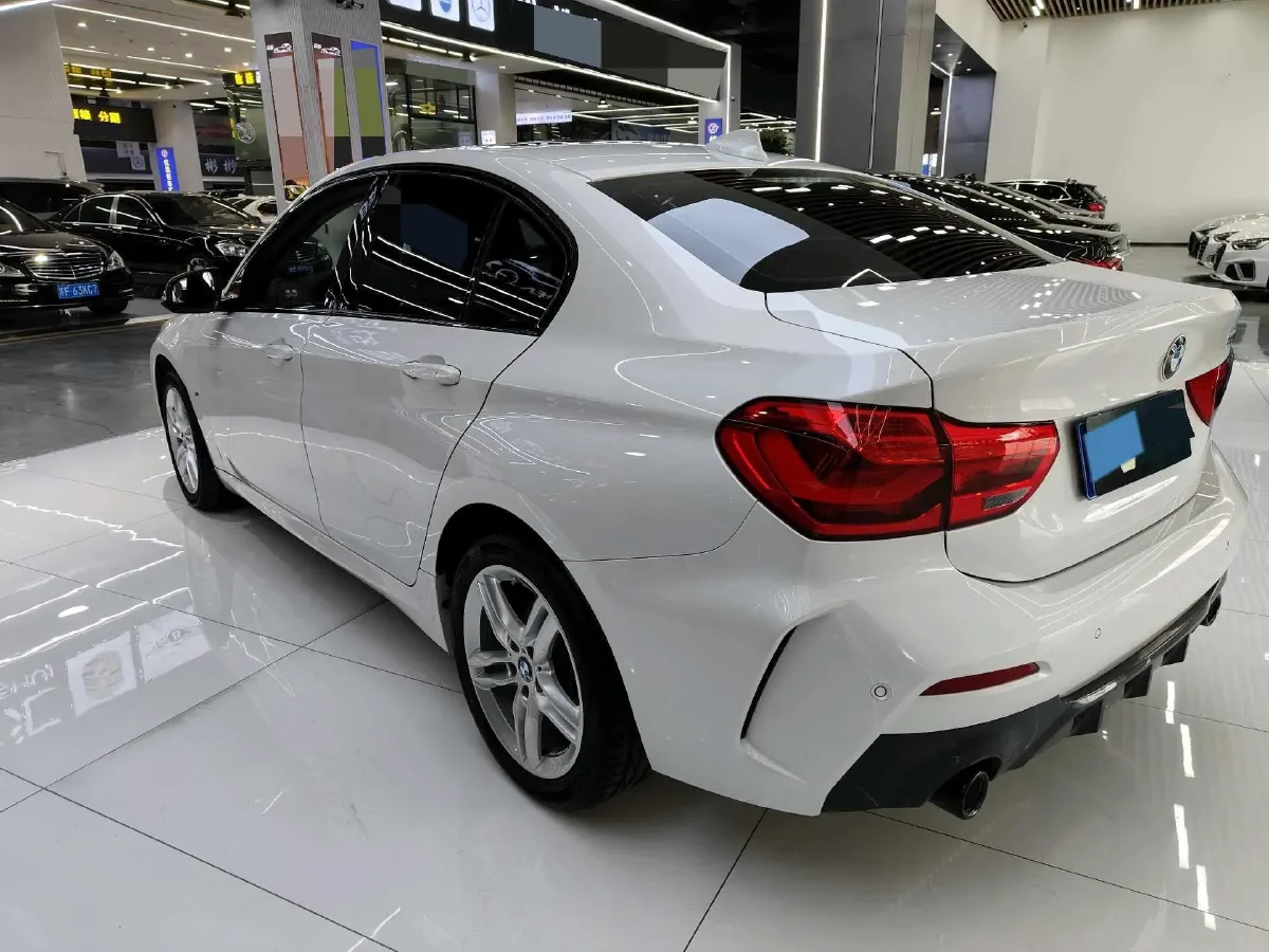 2021 BMW 1 Series 1.5T 140HP L3 7DCT,autocango,china used car exporter,china ev exporter,chinese used car exporter,chinese used ev exporter