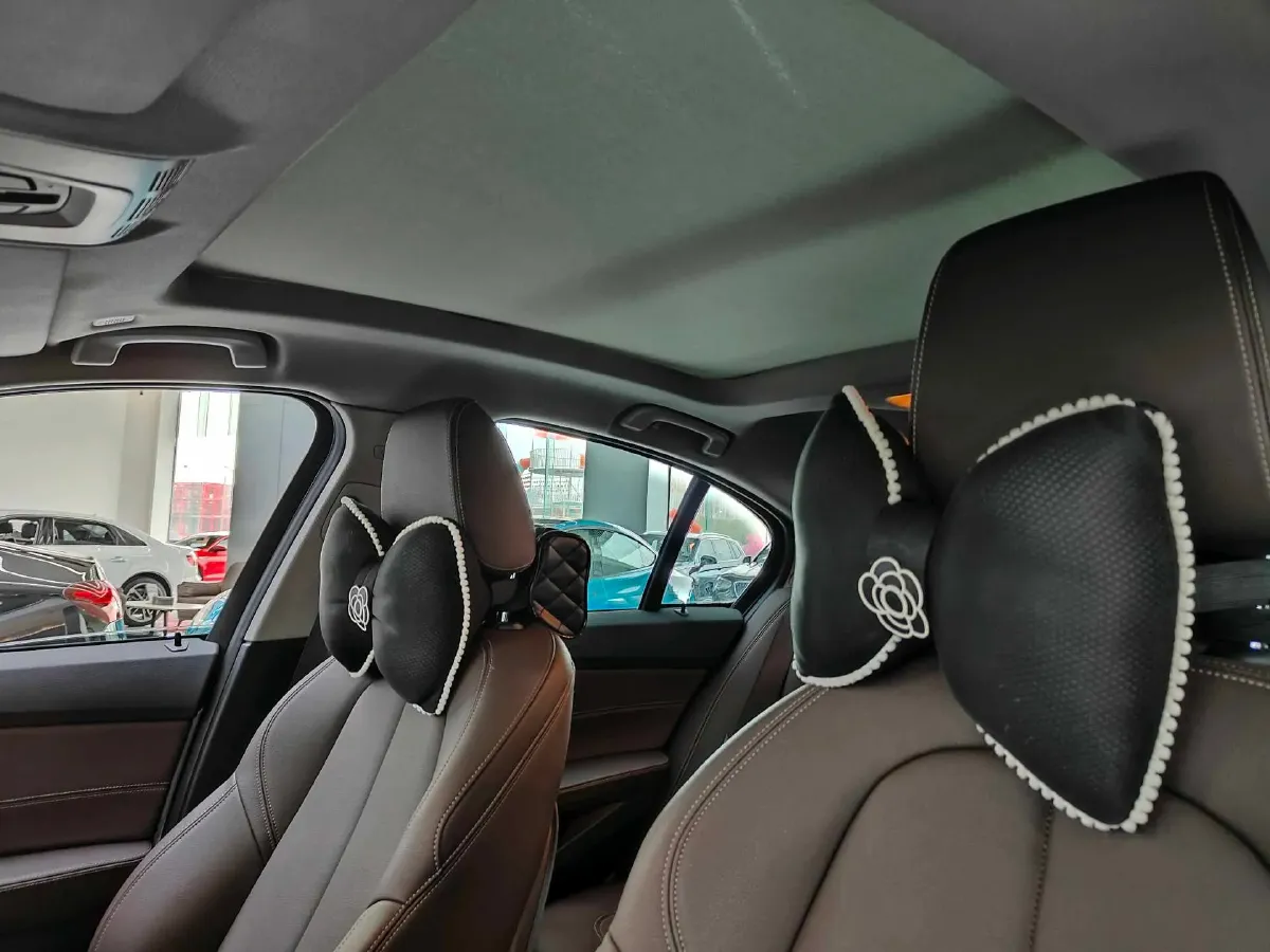 2021 BMW 1 Series 1.5T 140HP L3 7DCT,autocango,china used car exporter,china ev exporter,chinese used car exporter,chinese used ev exporter