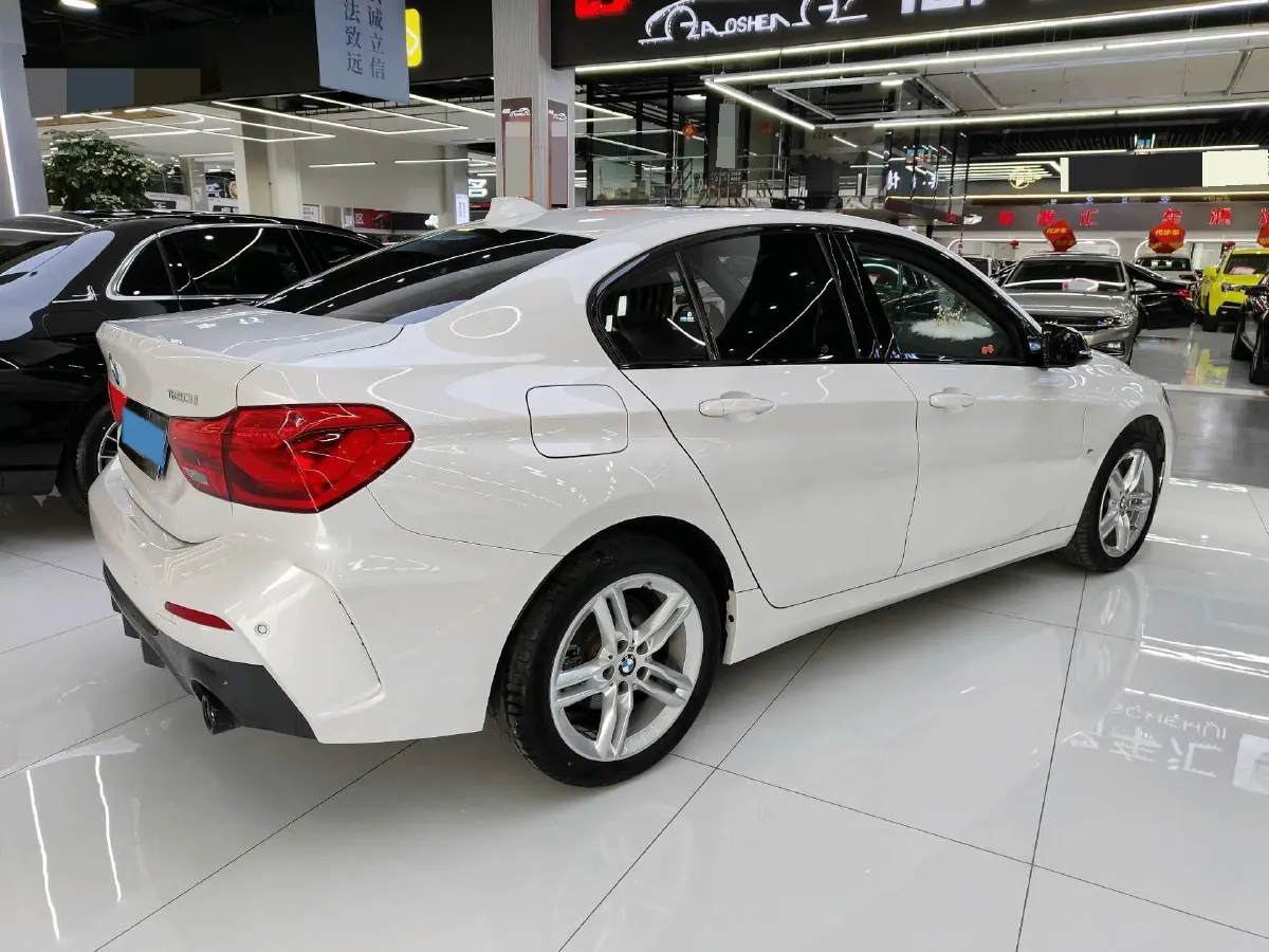 2021 BMW 1 Series 1.5T 140HP L3 7DCT,autocango,china used car exporter,china ev exporter,chinese used car exporter,chinese used ev exporter