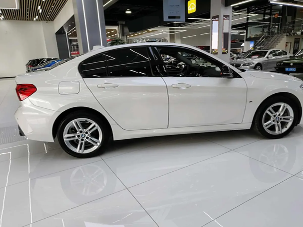 2021 BMW 1 Series 1.5T 140HP L3 7DCT,autocango,china used car exporter,china ev exporter,chinese used car exporter,chinese used ev exporter