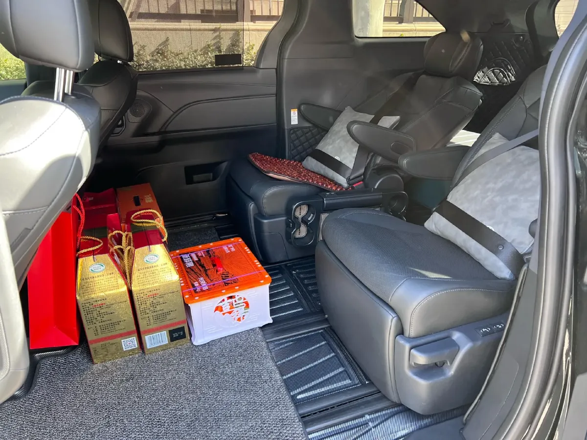 2024 Toyota Sienna 2.5L 189HP L4 E-CVT Hybrid,autocango,china used car exporter,china ev exporter,chinese used car exporter,chinese used ev exporter