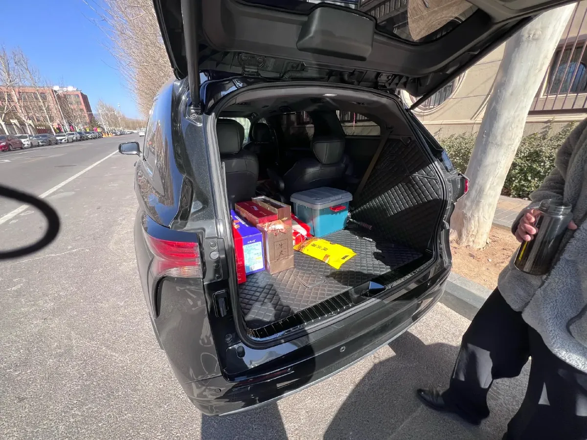 2024 Toyota Sienna 2.5L 189HP L4 E-CVT Hybrid,autocango,china used car exporter,china ev exporter,chinese used car exporter,chinese used ev exporter