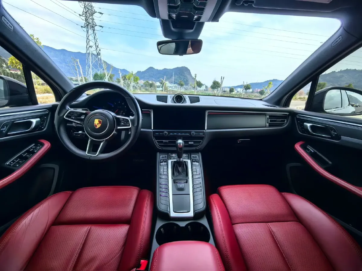 2022 Porsche Macan 2.0T 265HP L4 7DCT,autocango,china used car exporter,china ev exporter,chinese used car exporter,chinese used ev exporter