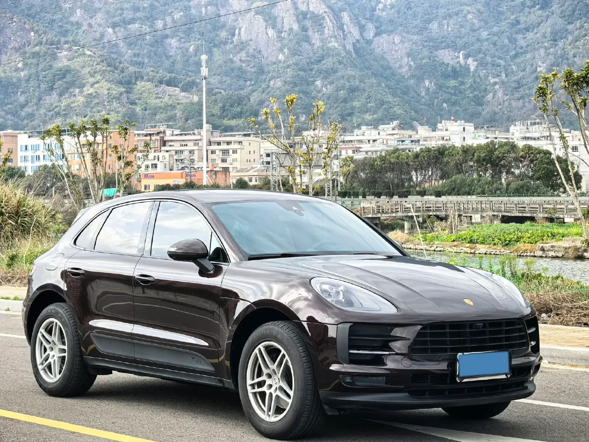 2022 Porsche Macan 2.0T 265HP L4 7DCT,autocango,china used car exporter,china ev exporter,chinese used car exporter,chinese used ev exporter