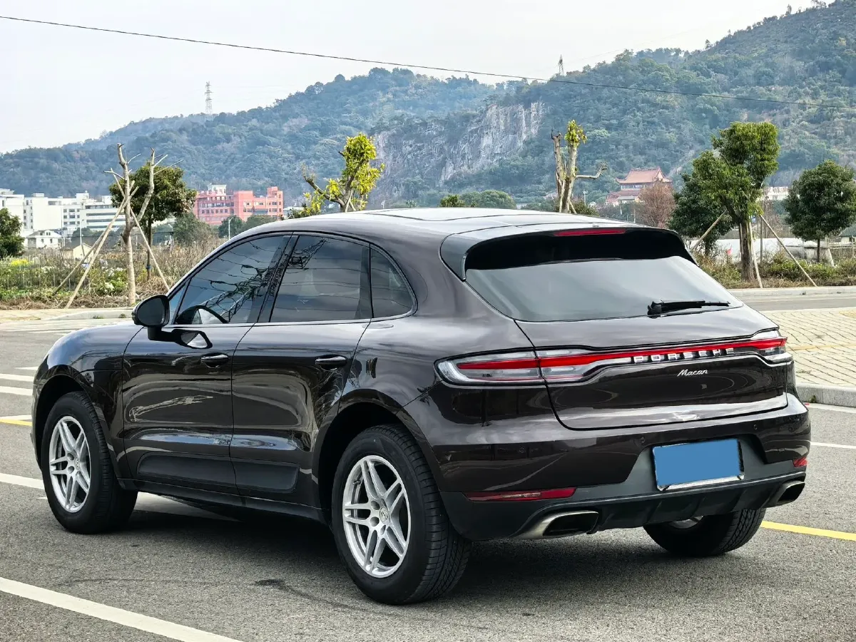 2022 Porsche Macan 2.0T 265HP L4 7DCT,autocango,china used car exporter,china ev exporter,chinese used car exporter,chinese used ev exporter