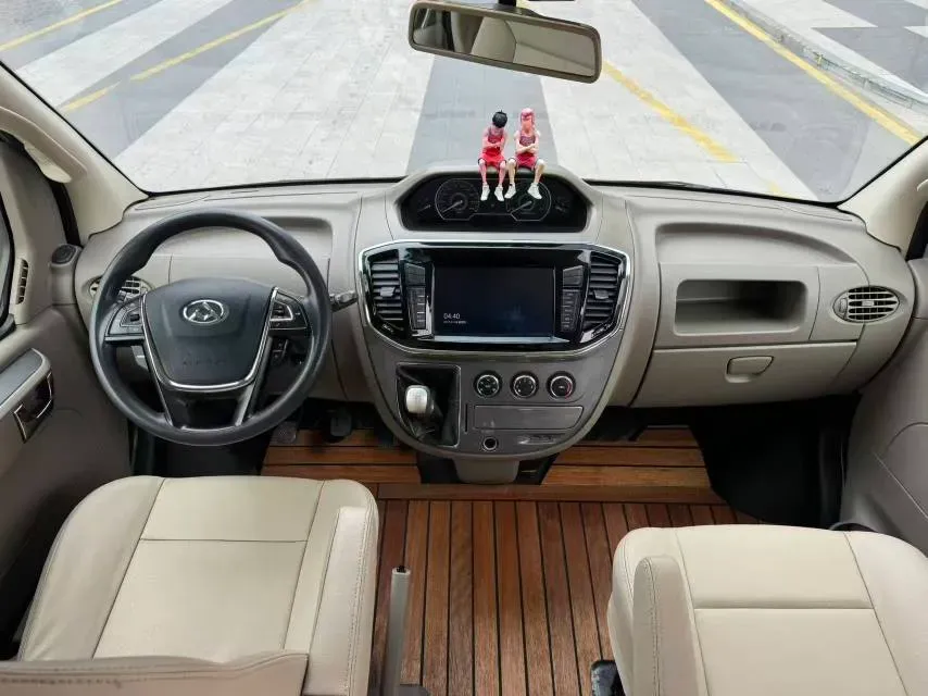 2018 MAXUS XinTu V80 2.5T 136HP L4 6MT,autocango,china used car exporter,china ev exporter,chinese used car exporter,chinese used ev exporter