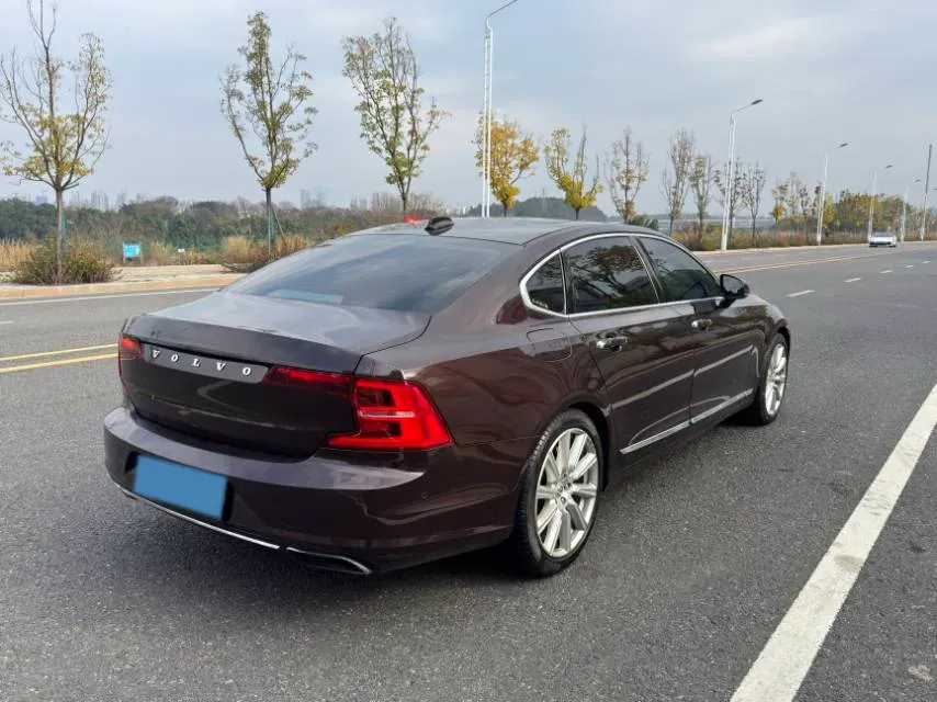 2018 Volvo S90 2.0T 254HP L4 8AT,autocango,china used car exporter,china ev exporter,chinese used car exporter,chinese used ev exporter