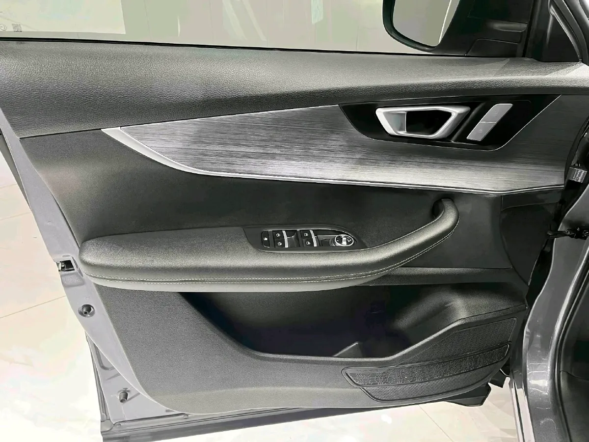 2021 Chery Tiggo 7 Plus 1.5T 156HP L4 6MT,autocango,china used car exporter,china ev exporter,chinese used car exporter,chinese used ev exporter