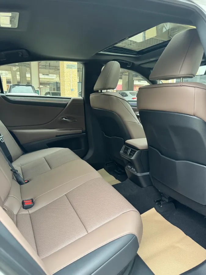 2025 Lexus ES 2.5L 178HP L4 E-CVT Hybrid,autocango,china used car exporter,china ev exporter,chinese used car exporter,chinese used ev exporter