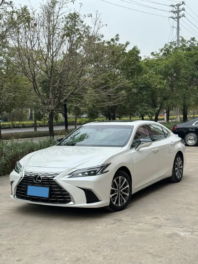 2025 Lexus ES 2.5L 178HP L4 E-CVT Hybrid,autocango,china used car exporter,china ev exporter,chinese used car exporter,chinese used ev exporter