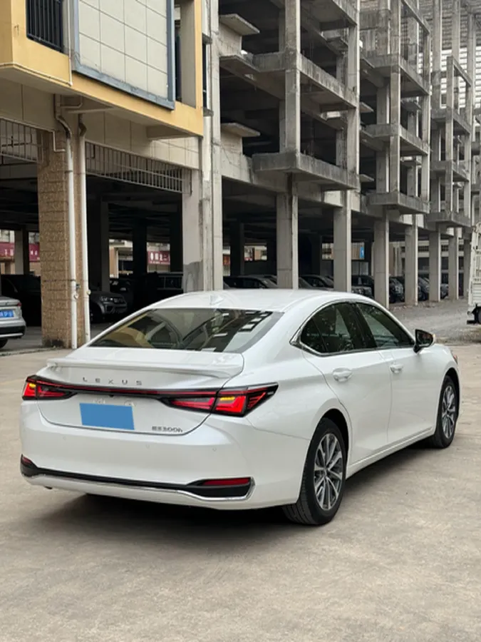 2025 Lexus ES 2.5L 178HP L4 E-CVT Hybrid,autocango,china used car exporter,china ev exporter,chinese used car exporter,chinese used ev exporter