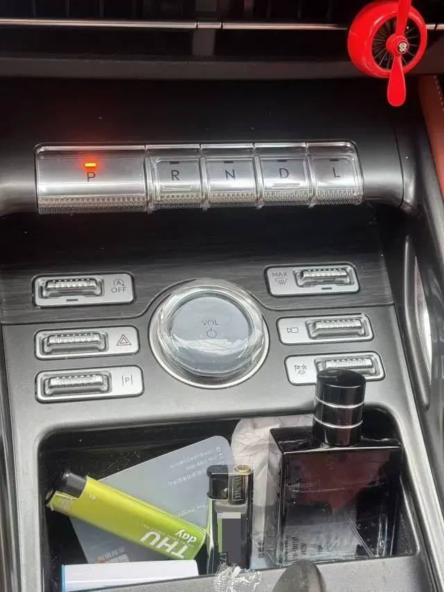 2023 Lincoln Nautilus 2.0T 261HP L4 8AT,autocango,china used car exporter,china ev exporter,chinese used car exporter,chinese used ev exporter