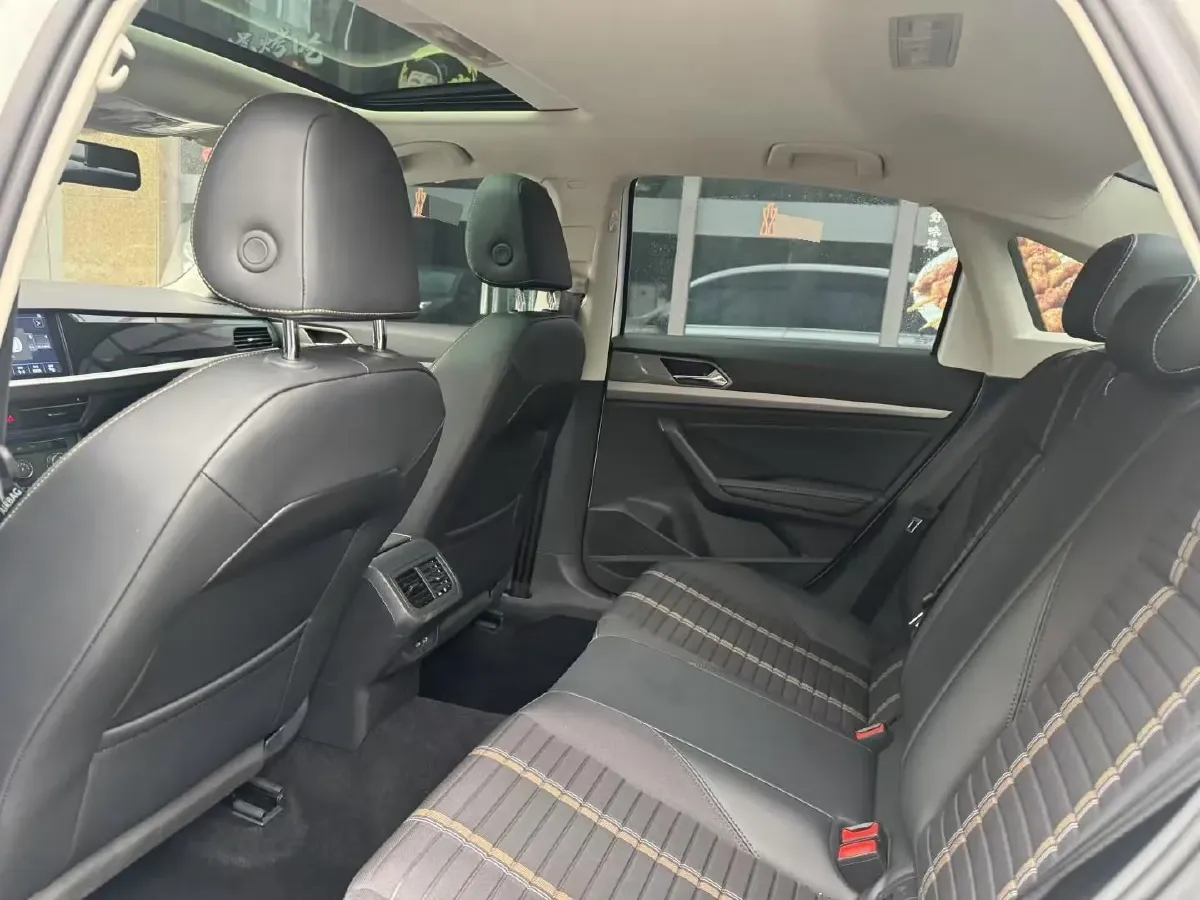 2022 Volkswagen T-Roc 1.4T 150HP L4 7DCT,autocango,china used car exporter,china ev exporter,chinese used car exporter,chinese used ev exporter