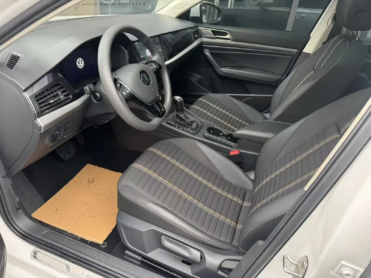 2022 Volkswagen T-Roc 1.4T 150HP L4 7DCT,autocango,china used car exporter,china ev exporter,chinese used car exporter,chinese used ev exporter