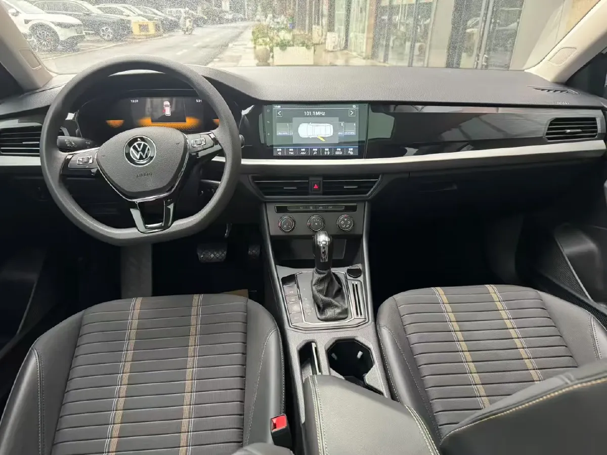 2022 Volkswagen T-Roc 1.4T 150HP L4 7DCT,autocango,china used car exporter,china ev exporter,chinese used car exporter,chinese used ev exporter