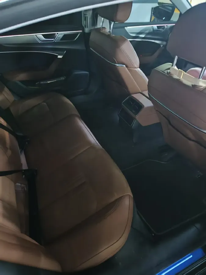 2024 Audi A7L 2.0T 245HP L4 7DCT,autocango,china used car exporter,china ev exporter,chinese used car exporter,chinese used ev exporter