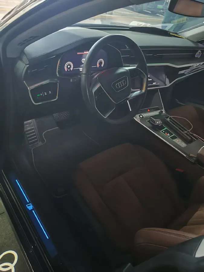 2024 Audi A7L 2.0T 245HP L4 7DCT,autocango,china used car exporter,china ev exporter,chinese used car exporter,chinese used ev exporter