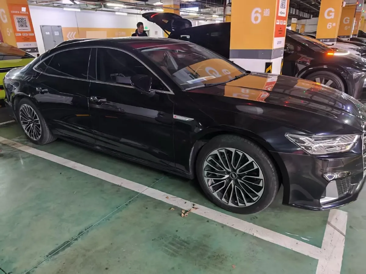 2024 Audi A7L 2.0T 245HP L4 7DCT,autocango,china used car exporter,china ev exporter,chinese used car exporter,chinese used ev exporter