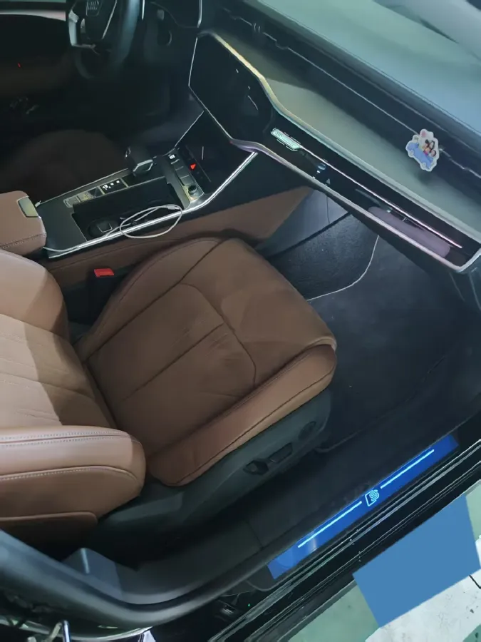 2024 Audi A7L 2.0T 245HP L4 7DCT,autocango,china used car exporter,china ev exporter,chinese used car exporter,chinese used ev exporter