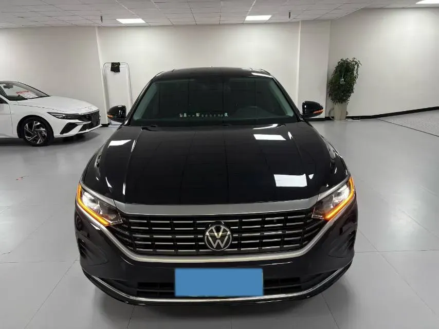 2025 Volkswagen Passat 2.0T 186HP L4 7DCT,autocango,china used car exporter,china ev exporter,chinese used car exporter,chinese used ev exporter
