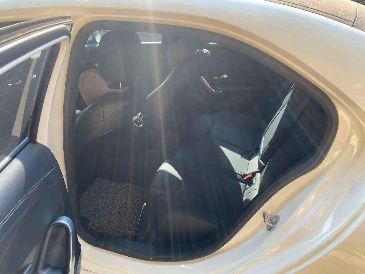 2021 Mercedes-Benz A Class 1.3T 163HP L4 7DCT,autocango,china used car exporter,china ev exporter,chinese used car exporter,chinese used ev exporter