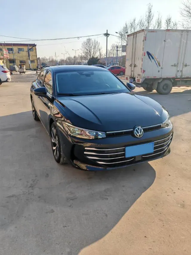 2025 Volkswagen Passat 2.0T 220HP L4 7DCT,autocango,china used car exporter,china ev exporter,chinese used car exporter,chinese used ev exporter