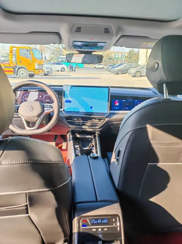 2025 Volkswagen Passat 2.0T 220HP L4 7DCT,autocango,china used car exporter,china ev exporter,chinese used car exporter,chinese used ev exporter