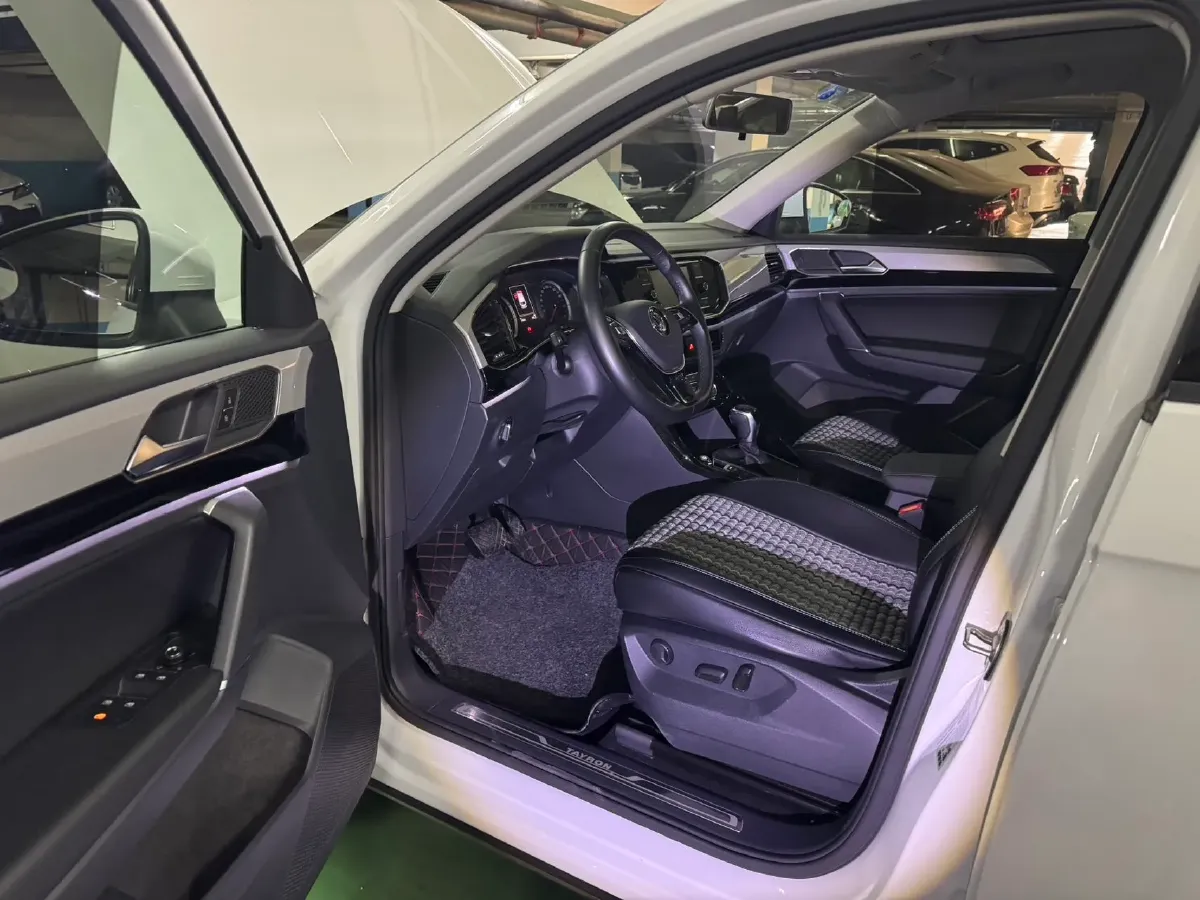 2019 Jeep Cherokee 2.0T 234HP L4 9AT,autocango,china used car exporter,china ev exporter,chinese used car exporter,chinese used ev exporter