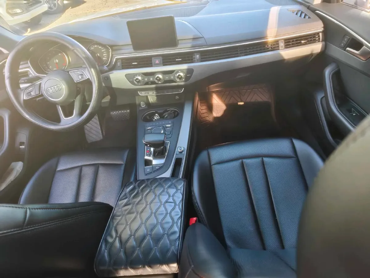 2019 Audi A4L 2.0T 190HP L4 7DCT,autocango,china used car exporter,china ev exporter,chinese used car exporter,chinese used ev exporter