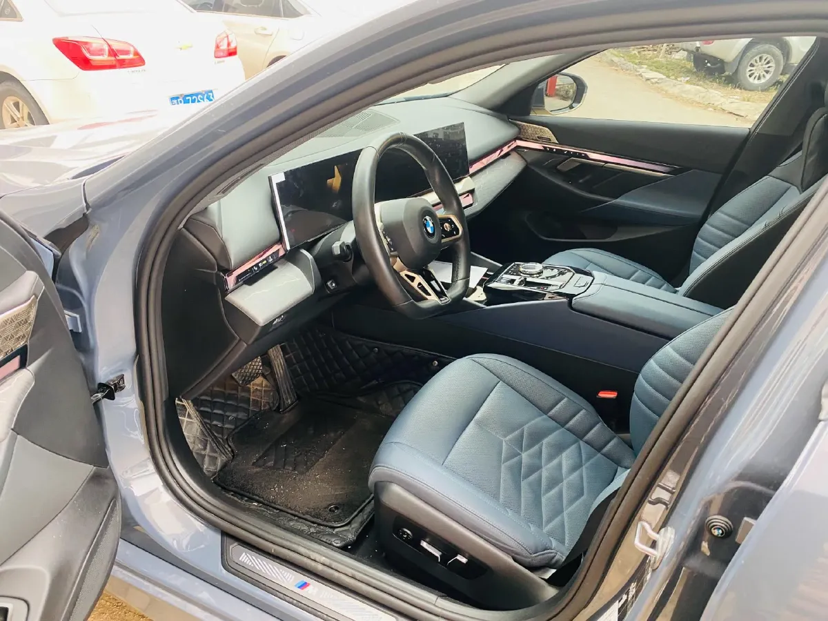 2024 BMW 5 Series 2.0T 258HP L4 8AT,autocango,china used car exporter,china ev exporter,chinese used car exporter,chinese used ev exporter