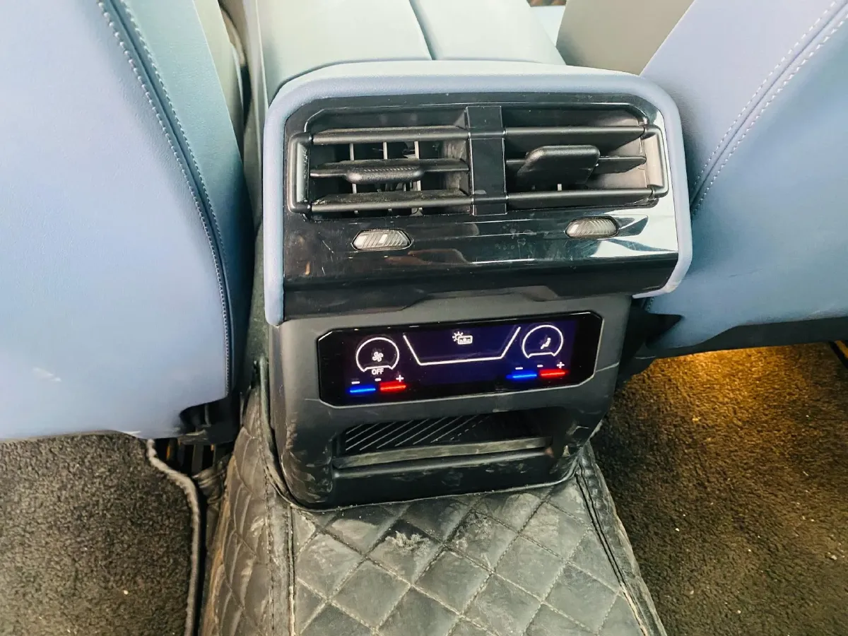 2024 BMW 5 Series 2.0T 258HP L4 8AT,autocango,china used car exporter,china ev exporter,chinese used car exporter,chinese used ev exporter