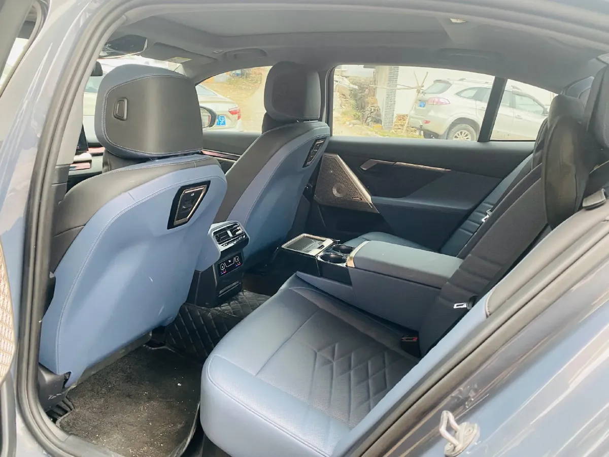 2024 BMW 5 Series 2.0T 258HP L4 8AT,autocango,china used car exporter,china ev exporter,chinese used car exporter,chinese used ev exporter