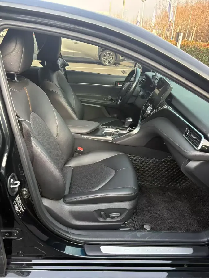 2023 Toyota Camry 2.5L 207HP L4 8AT,autocango,china used car exporter,china ev exporter,chinese used car exporter,chinese used ev exporter