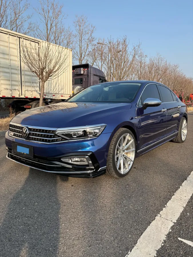 2023 Volkswagen Magotan 2.0T 220HP L4 7DCT,autocango,china used car exporter,china ev exporter,chinese used car exporter,chinese used ev exporter