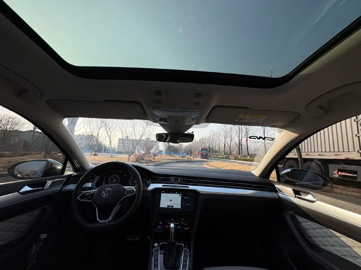 2023 Volkswagen Magotan 2.0T 220HP L4 7DCT,autocango,china used car exporter,china ev exporter,chinese used car exporter,chinese used ev exporter