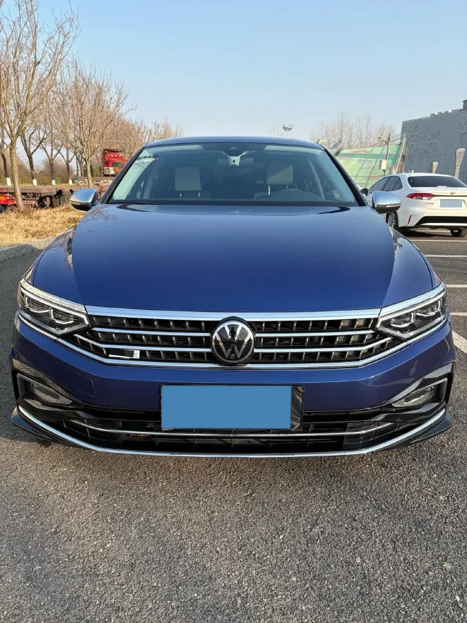 2023 Volkswagen Magotan 2.0T 220HP L4 7DCT,autocango,china used car exporter,china ev exporter,chinese used car exporter,chinese used ev exporter