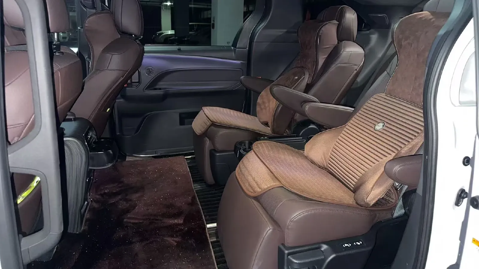 2023 Toyota Granvia 2.5L 189HP L4 E-CVT Hybrid,autocango,china used car exporter,china ev exporter,chinese used car exporter,chinese used ev exporter