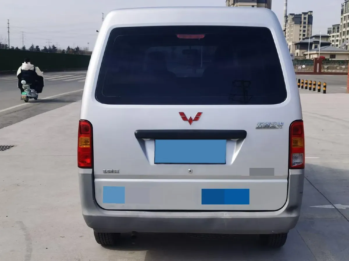 2020 WuLing ZhiGuang 1.2L 76HP L4 5MT,autocango,china used car exporter,china ev exporter,chinese used car exporter,chinese used ev exporter