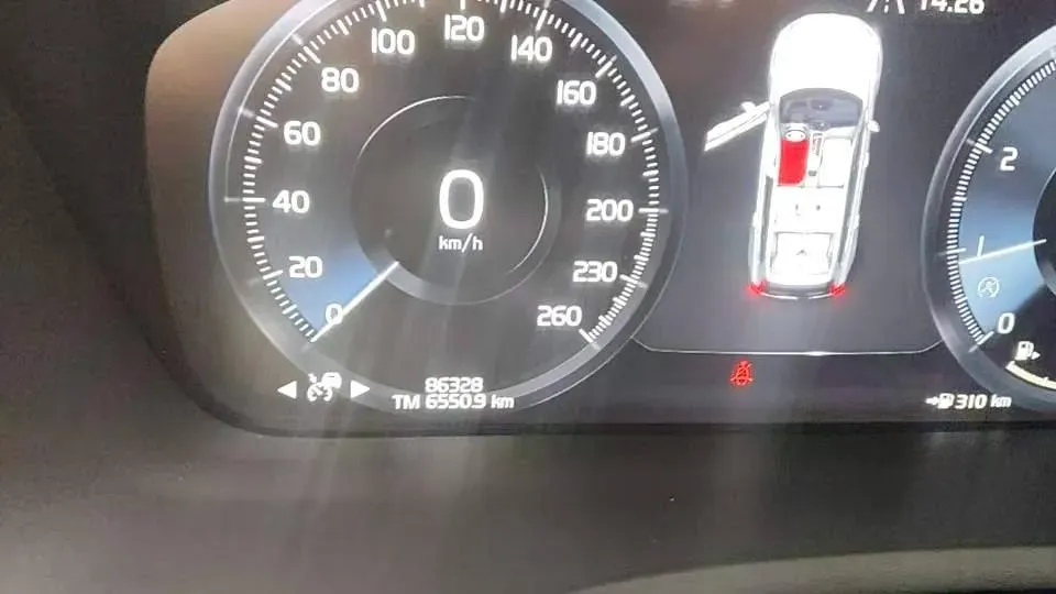 2019 Volvo XC90 2.0T 320HP L4 8AT,autocango,china used car exporter,china ev exporter,chinese used car exporter,chinese used ev exporter