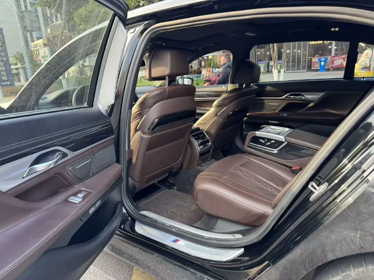 2019 BMW 7 Series 3.0T 340HP L6 8AT,autocango,china used car exporter,china ev exporter,chinese used car exporter,chinese used ev exporter