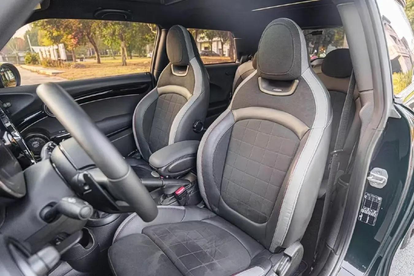 2022 MINI JCW 2.0T 231HP L4 8AT,autocango,china used car exporter,china ev exporter,chinese used car exporter,chinese used ev exporter