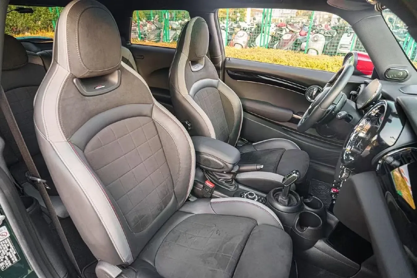 2022 MINI JCW 2.0T 231HP L4 8AT,autocango,china used car exporter,china ev exporter,chinese used car exporter,chinese used ev exporter