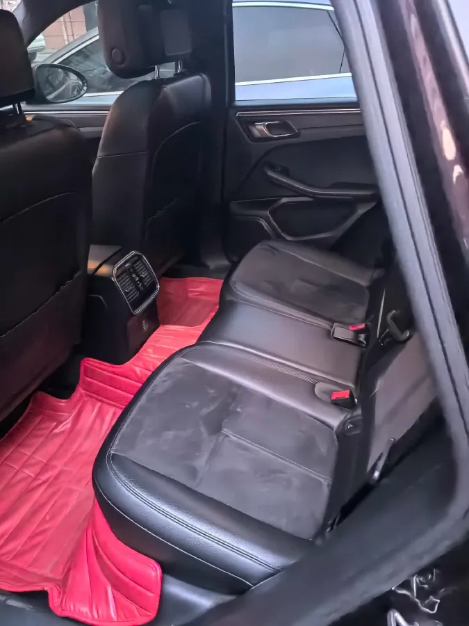 2017 Porsche Macan 2.0T 252HP L4 7DCT,autocango,china used car exporter,china ev exporter,chinese used car exporter,chinese used ev exporter