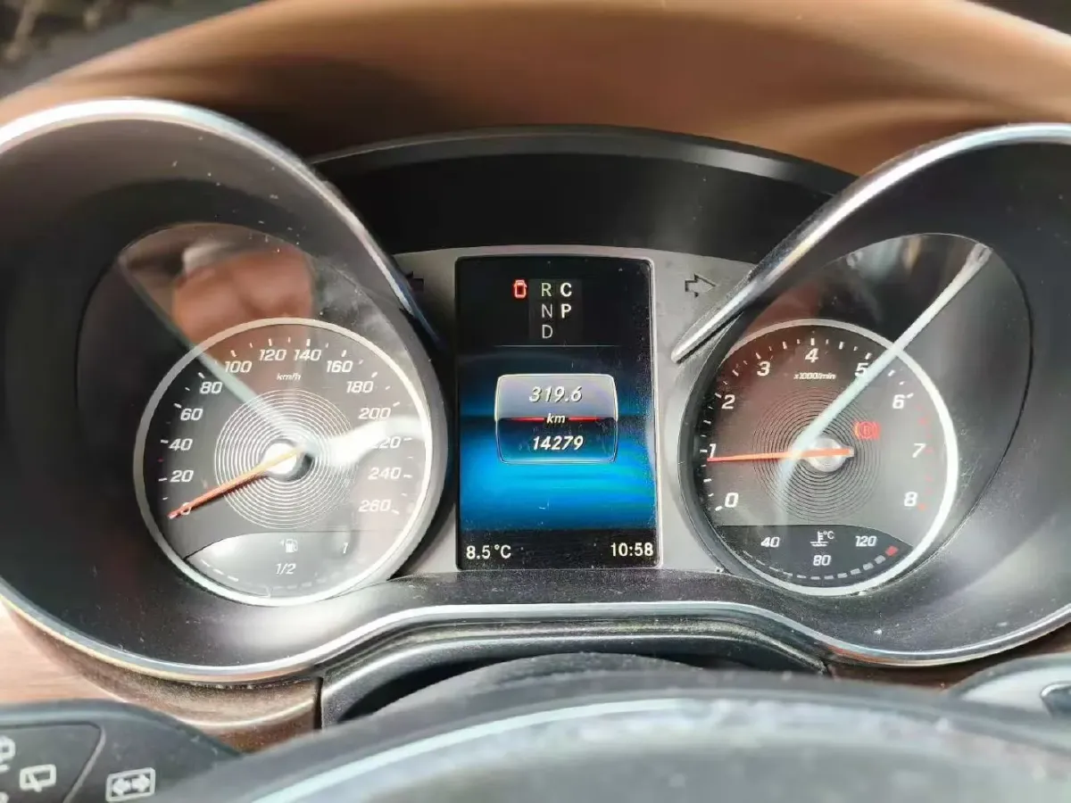 2022 Mercedes-Benz V Class 2.0T 211HP L4 9AT,autocango,china used car exporter,china ev exporter,chinese used car exporter,chinese used ev exporter